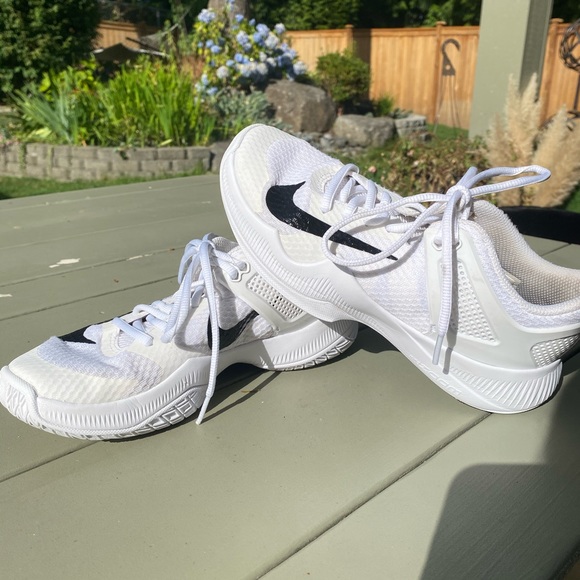 nike women's air zoom hyperace volleyball shoes